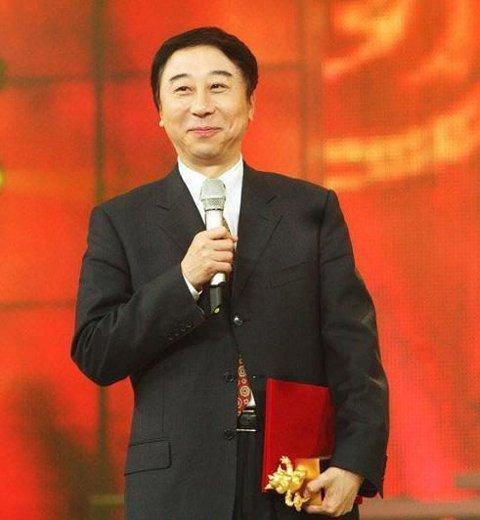 周云峰家庭背景,出身名门，砥砺前行，谱写家族辉煌新篇章